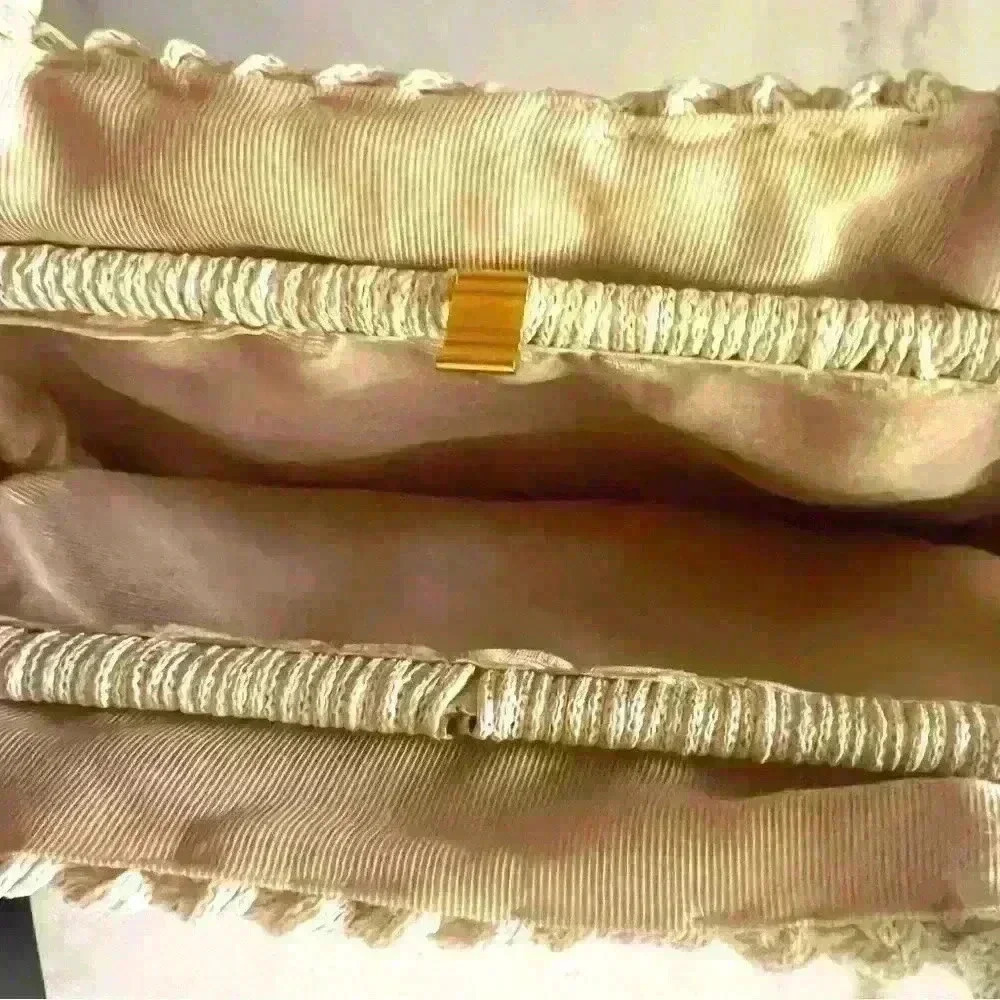 Vintage woven cream colored ladies handbag. - Picture 4 of 10